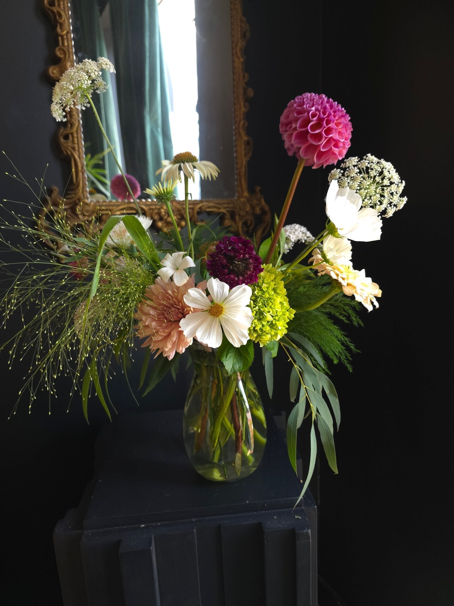 Garden Classic Glass Vase Arrangement - Grow & Bloom Co.