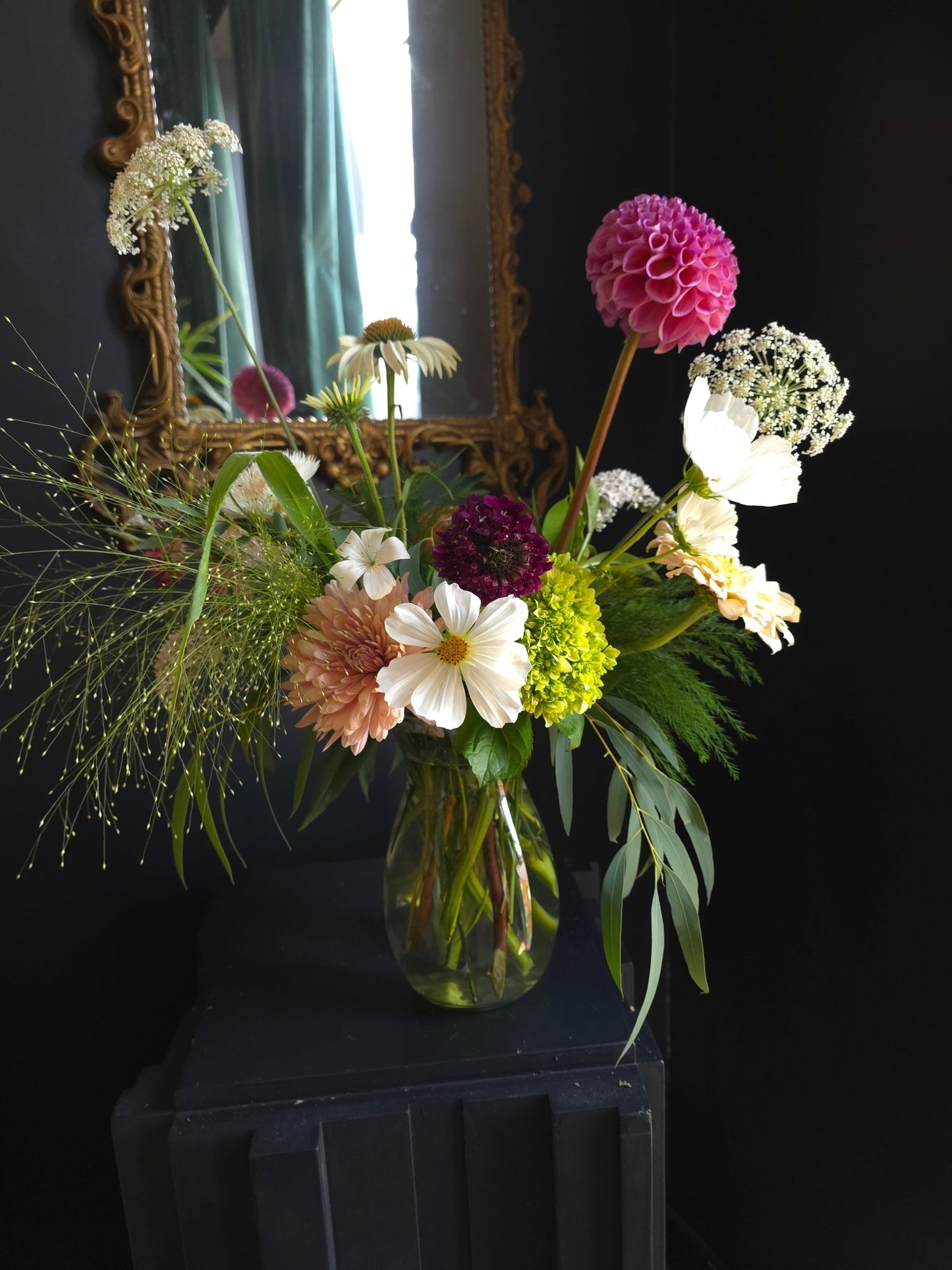 Garden Classic Glass Vase Arrangement - Grow & Bloom Co.