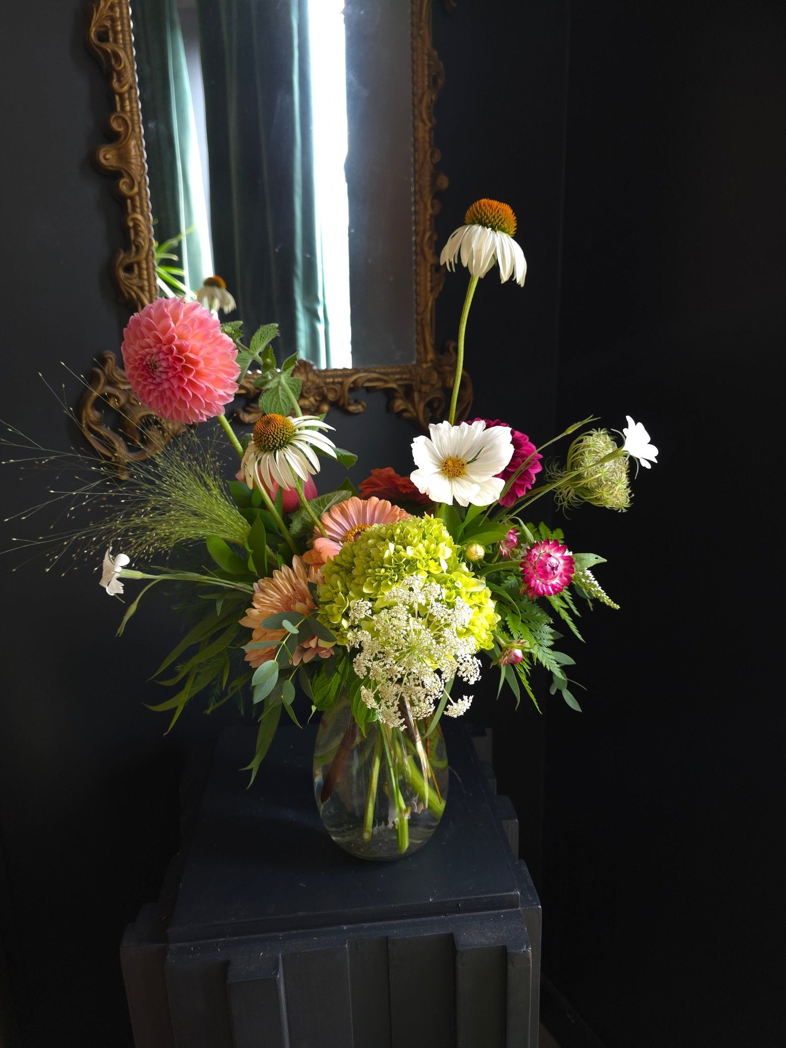 Garden Classic Glass Vase Arrangement - Grow & Bloom Co.