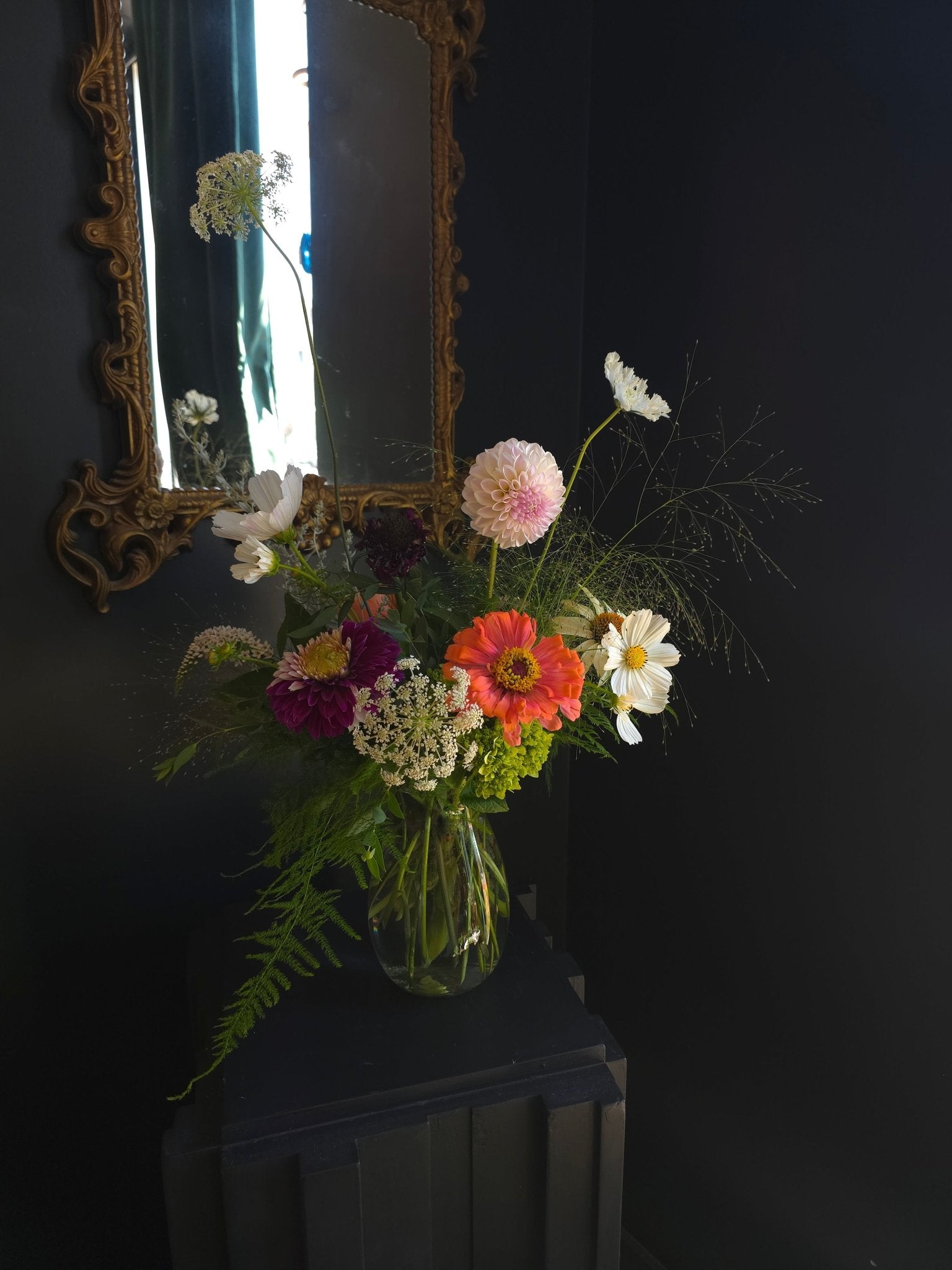 Garden Classic Glass Vase Arrangement - Grow & Bloom Co.