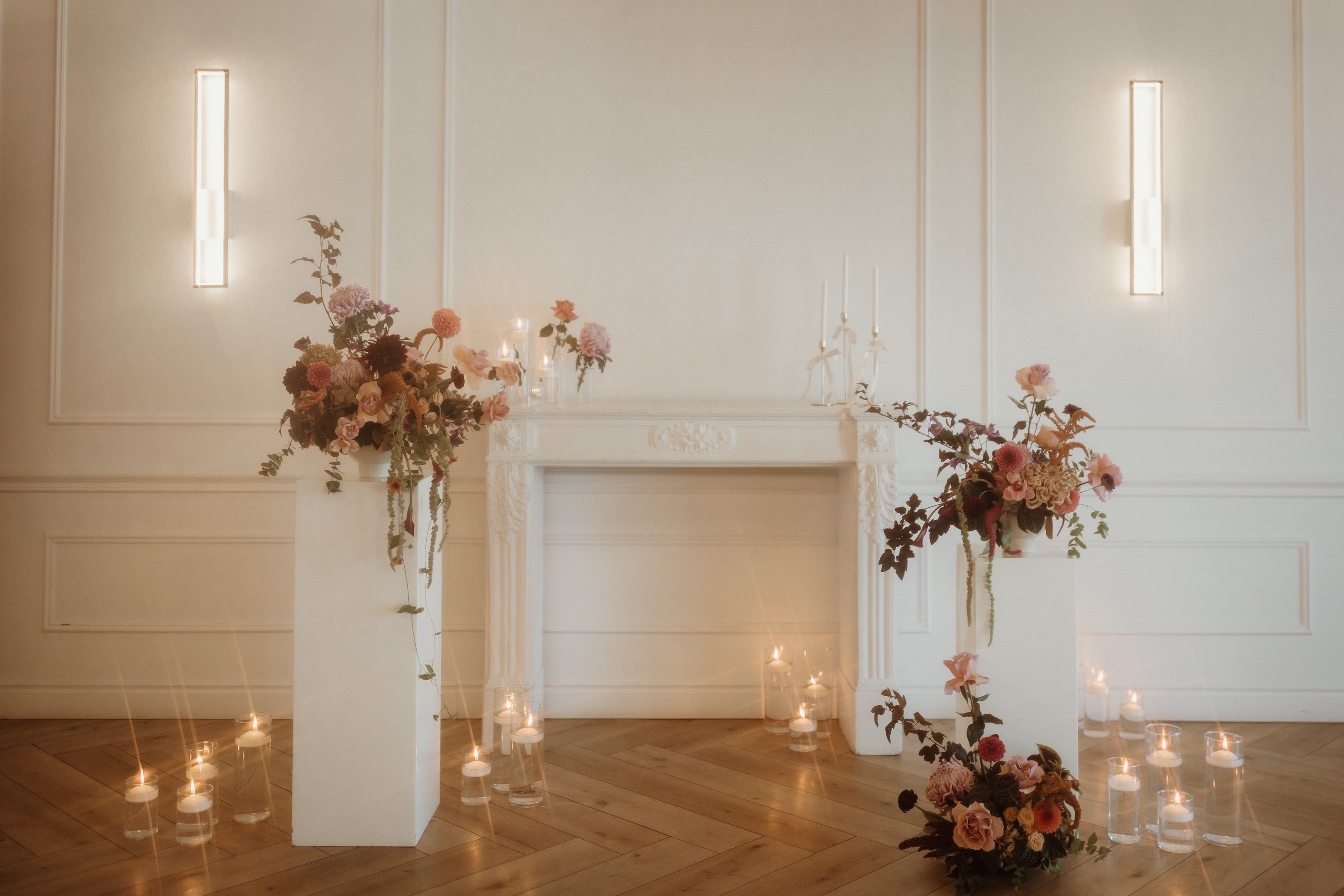 modern wedding floral arrangements