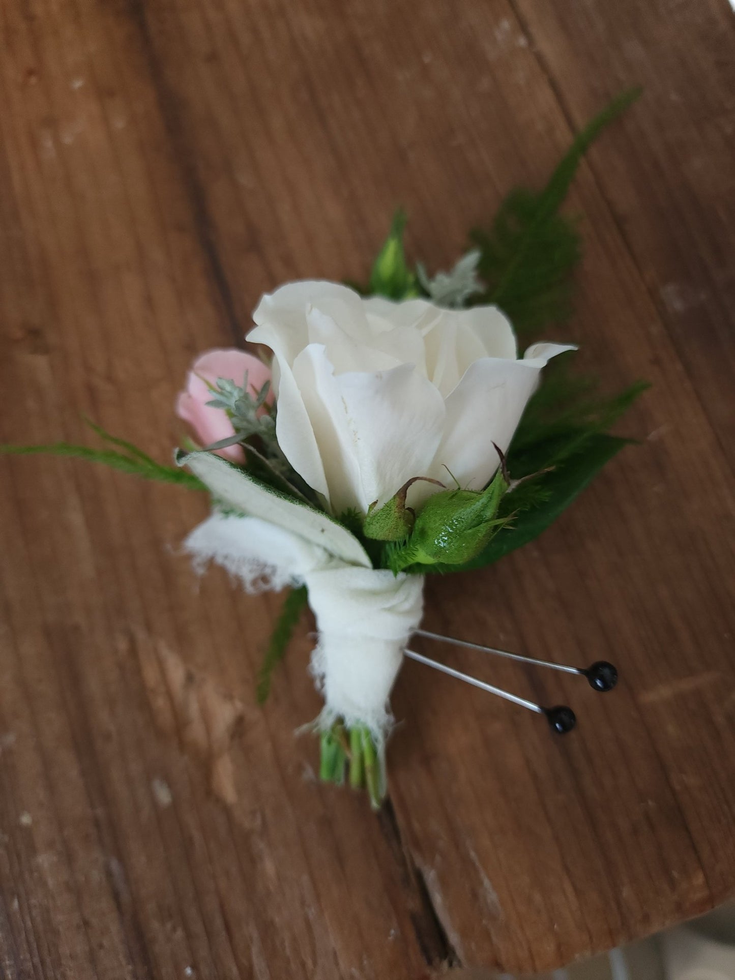 Boutonnière - Grow & Bloom Co.