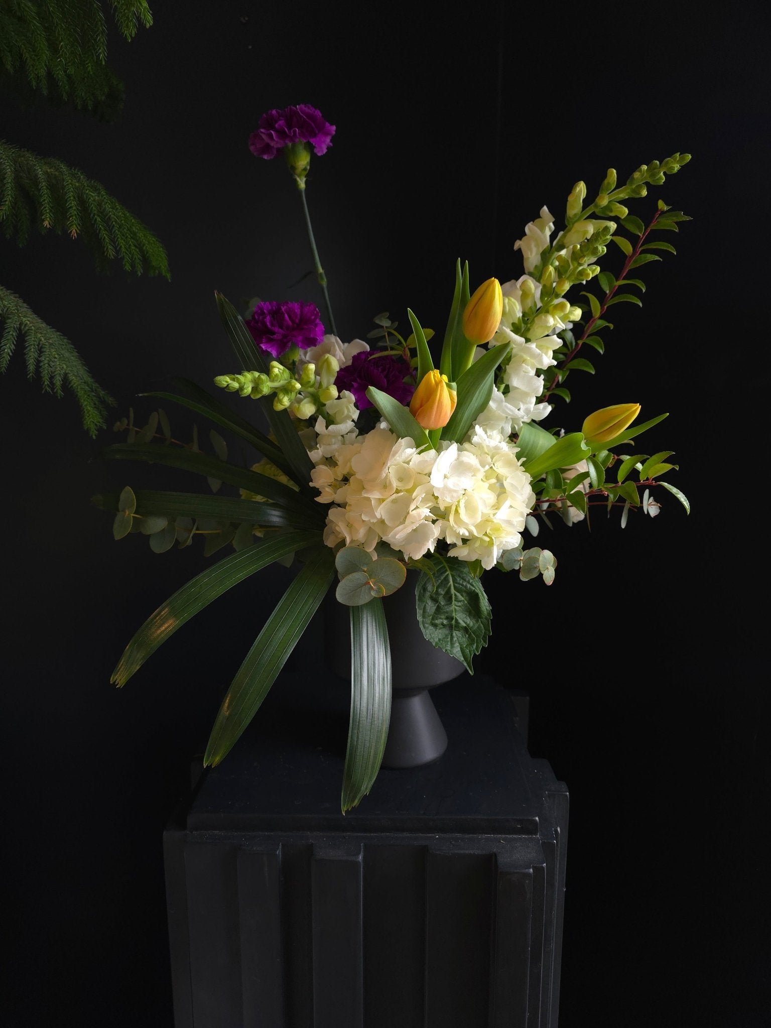 The Architect — Modern Structured Flower Arrangement in Vase - Grow & Bloom Co.